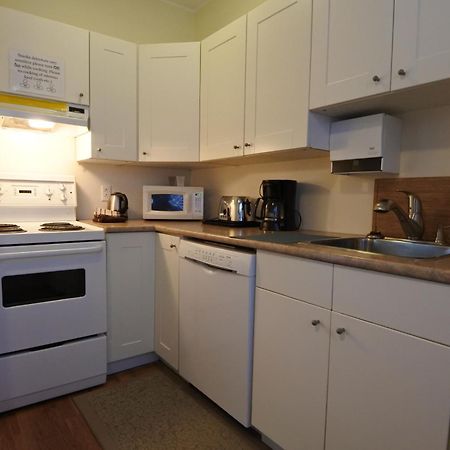 Black Rooster Guesthouse Prince Rupert Room photo