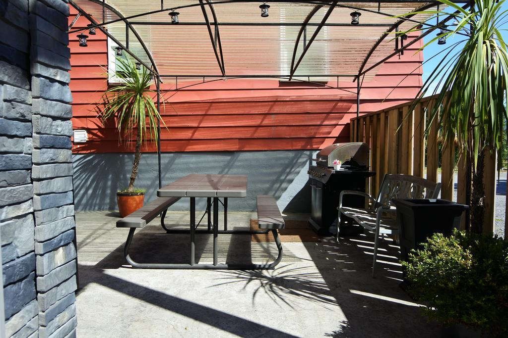 Black Rooster Guesthouse Prince Rupert Exterior photo