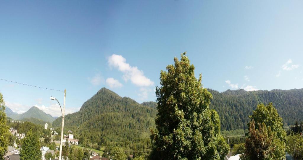 Black Rooster Guesthouse Prince Rupert Exterior photo